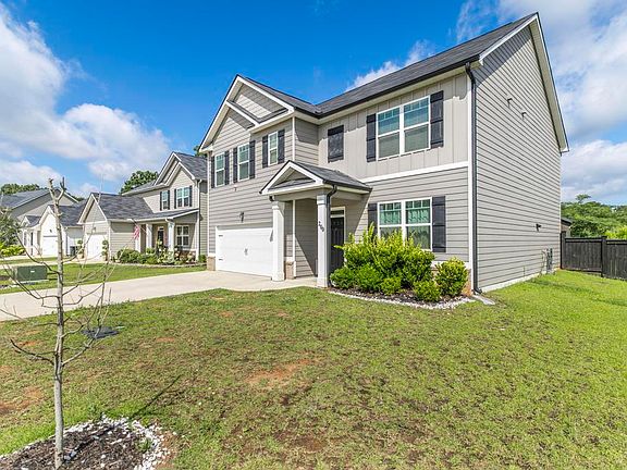 3rd image of 200 Harrow Dr
