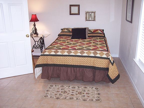 Lower Bedroom/Ceramic
