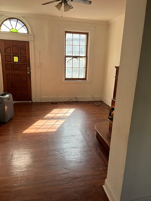 4 bed, 2.5 bath, 1900 sqft, $2,300 — Photo 3