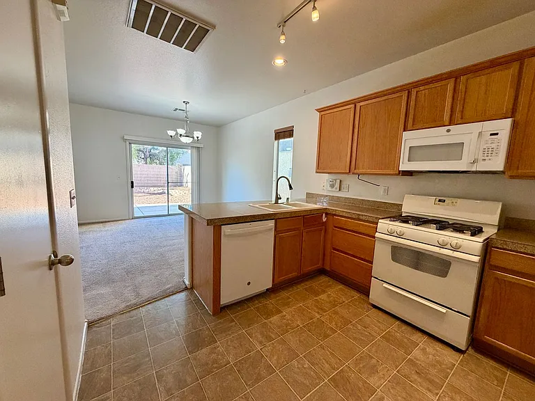 9109 White Eyes Ave — Photo 6