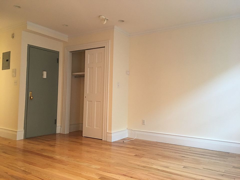 2nd image of 411 W 43rd St #4Y