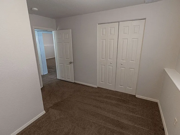 1015 W Ash St — Photo 33