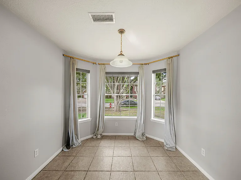 1242 Hunter Wood Dr — Photo 12
