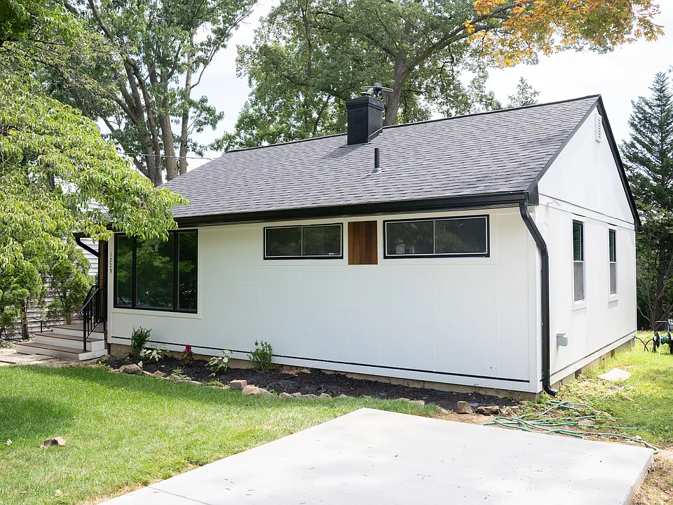 1229 Simmons Dr
