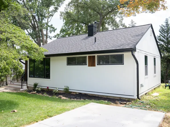 1229 Simmons Dr, Rockville, MD 20851