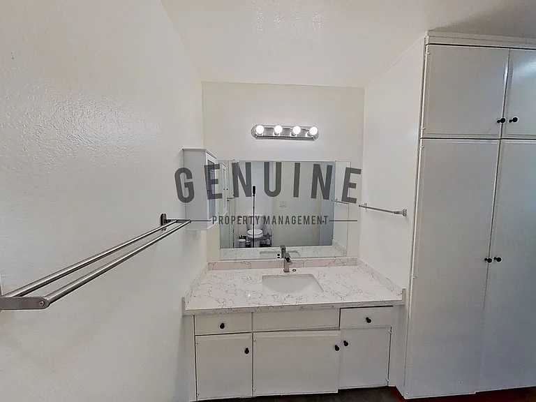 1040 W Macarthur Blvd #50 — Photo 10
