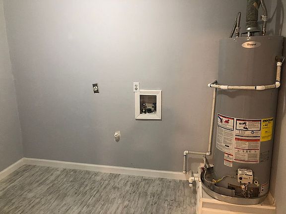 5th image of 320 Bannerwood Dr