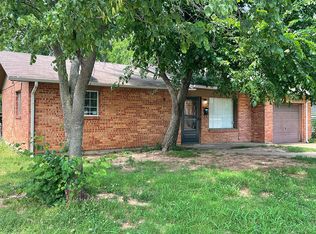 2437 N Nottingham Way, Moore, OK 73160
