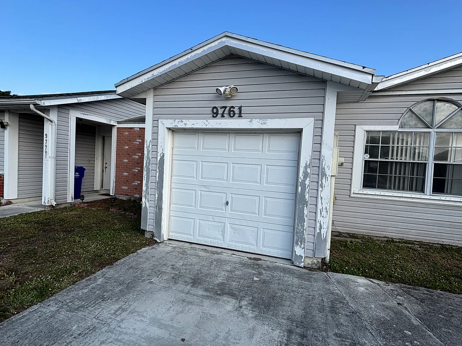 3 bed, 1218 sqft, $2,400 — Photo 1