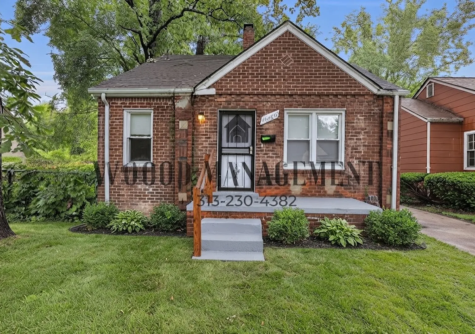 This beautifully updated 3-bedroom, 1-bath single-family home is ready for move-in! — Photo 1