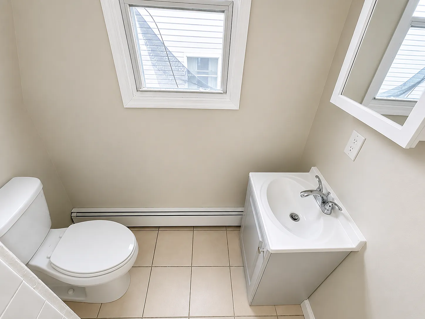3 bed, 1200 sqft, $2,045 — Photo 3