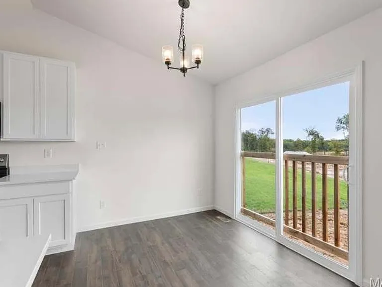 408 Honor Hill Dr — Photo 6