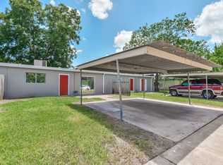 214 E Kiber St, Angleton, TX 77515
