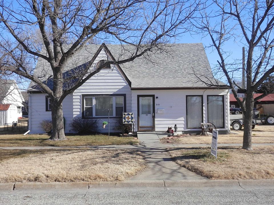 1st image of 210 S Oak St