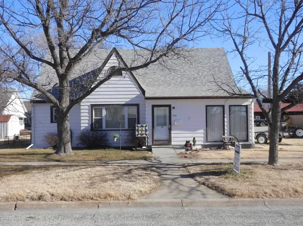 210 S Oak St, Stockton, KS 67669