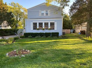 15 Maple Ave, Lake Zurich, IL 60047