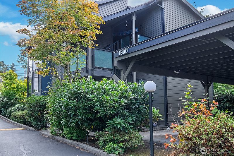 2nd image of 1800 N 105th Street #9-201