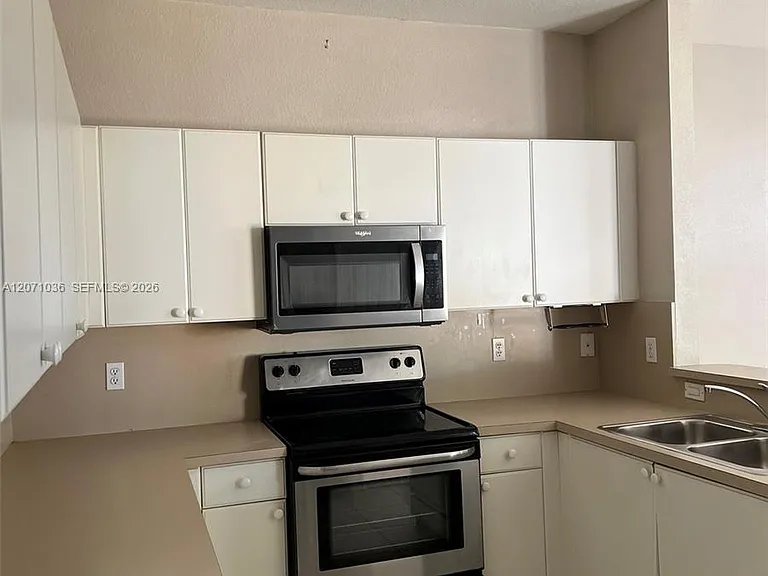 10861 NW 85th Ter — Photo 5