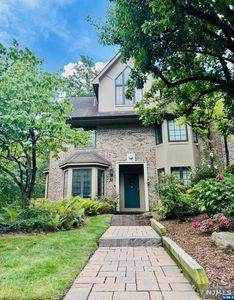 23 Sherwood Downs, Park Ridge, NJ, 07656