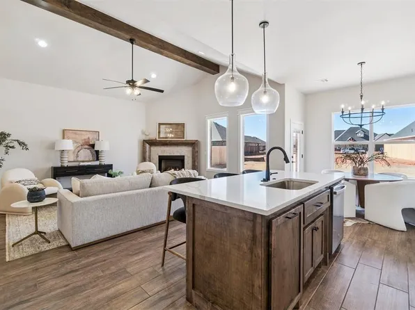 10412 SW 49th St, Mustang, OK 73064