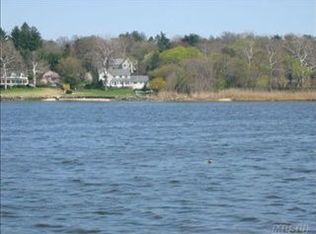 382 E Shore Rd, Great Neck, NY 11024