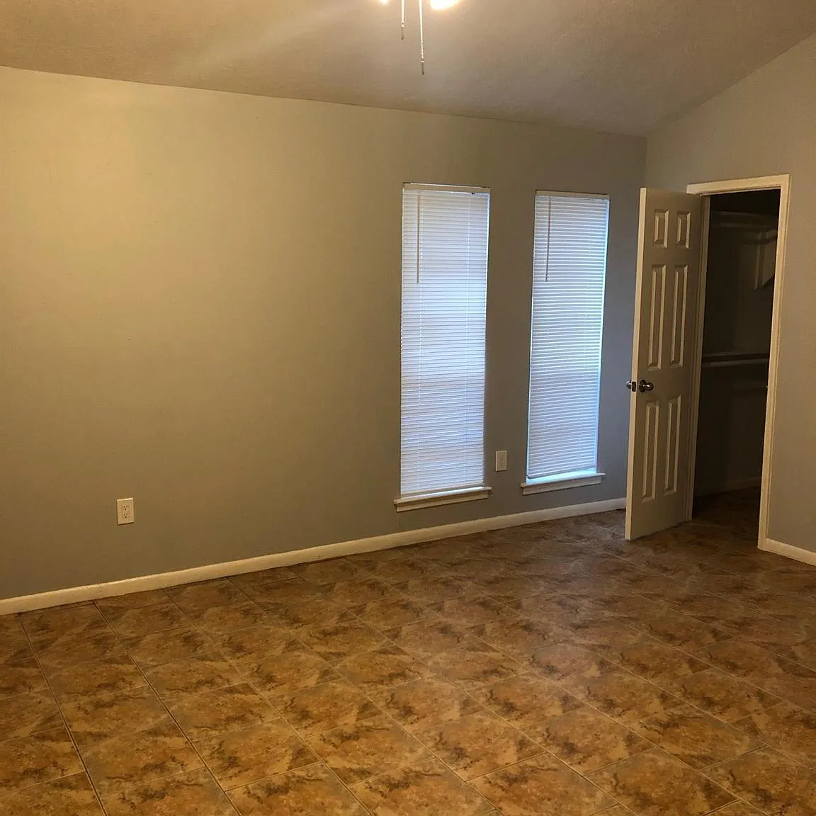 4 bed, 2.0 bath, 1784 sqft, $2,050 — Photo 2