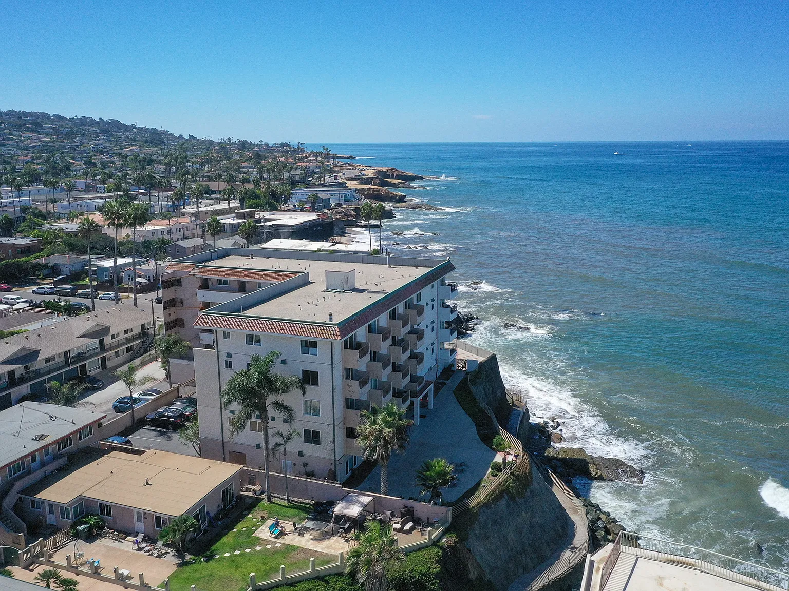 2 bed, 795 sqft, $3,600 — Photo 3