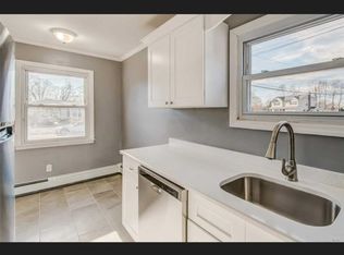 11 Laurel St, Patchogue, NY 11772