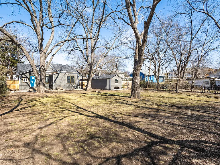 814 W Fern St — Photo 25