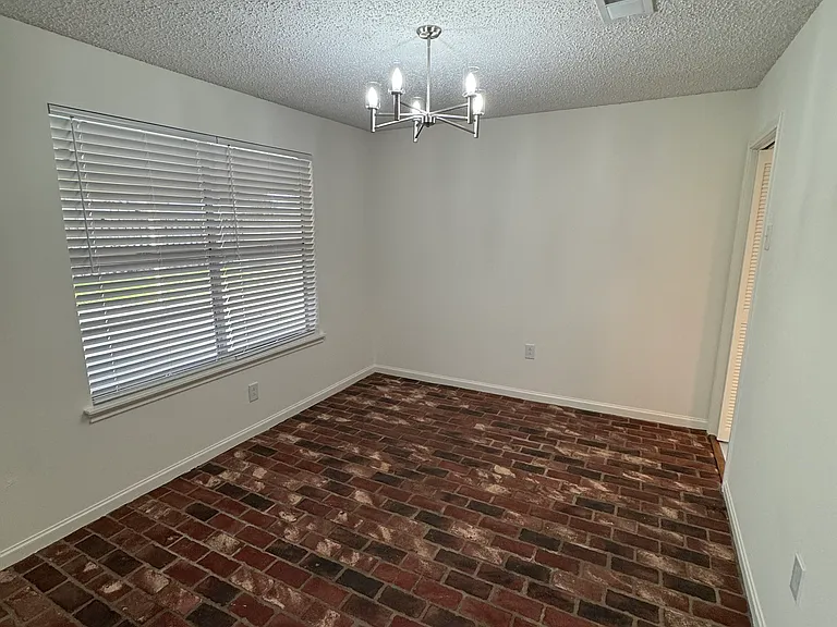 1413 Briarhurst Dr — Photo 13