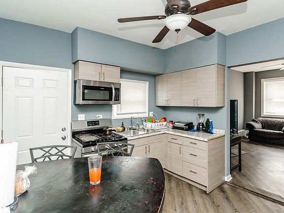 3rd image of 2308 W Grand Ave #1