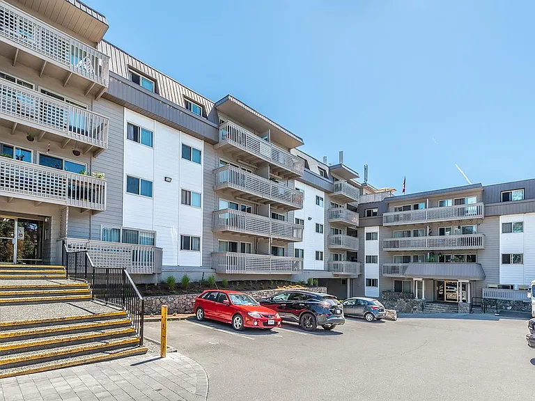 948 Esquimalt Rd — Photo 9
