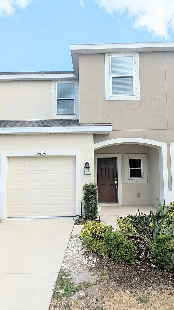 Annual Unfurnished Townhouse for Rent in Palmero Like New! — Photo 2
