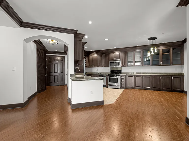 1138 Glenville Dr — Photo 16