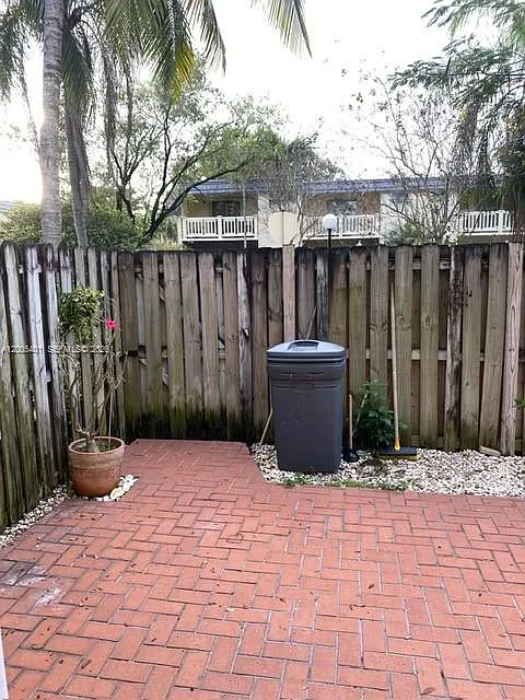 Kendale Lakes Townhouse C — Photo 3