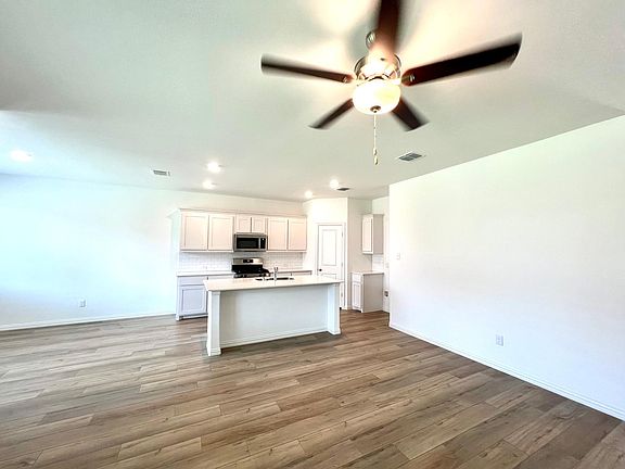3rd image of 6209 Fairholme Dr