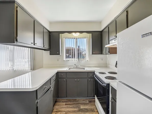 Rivercrest Apartments