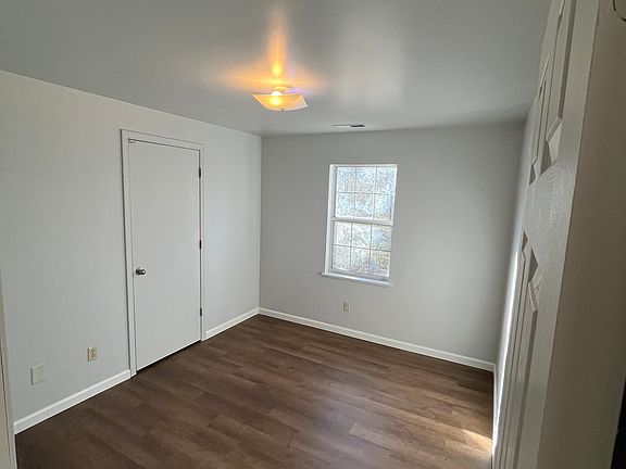 5th image of 506 W Main St