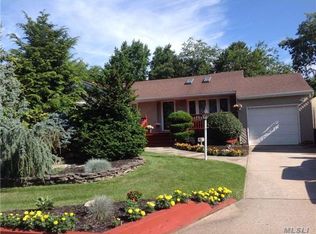 40 Avondale Dr, Centereach, NY 11720