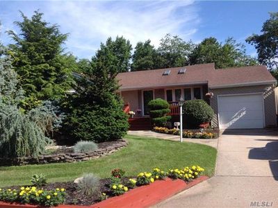 40 Avondale Dr, Centereach, NY, 11720