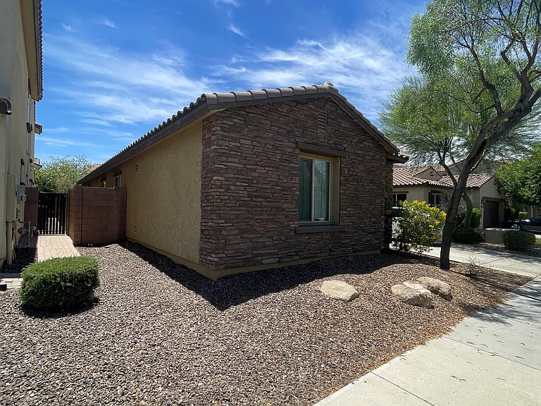 4425 E Muriel Dr — Photo 1