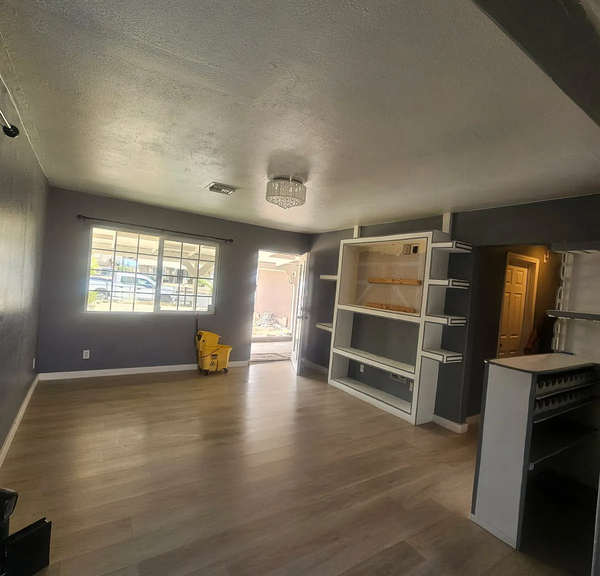 3 bed, 988 sqft, $1,800 — Photo 2