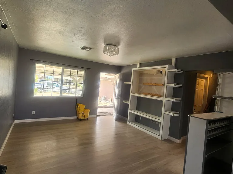 731 Arbor Way — Photo 2