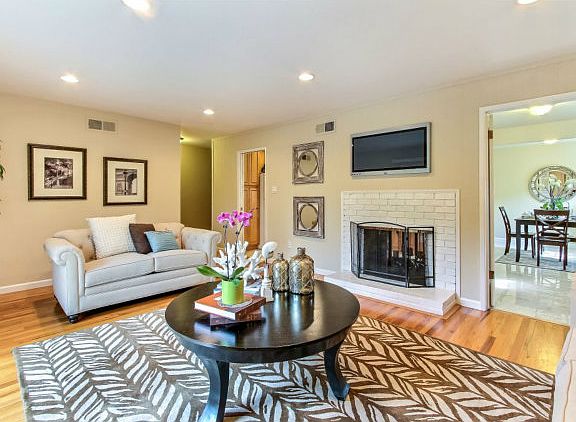 4th image of 1037 Danbury Dr
