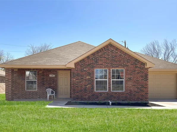 1202 SE 16th St, Mineral Wells, TX 76067