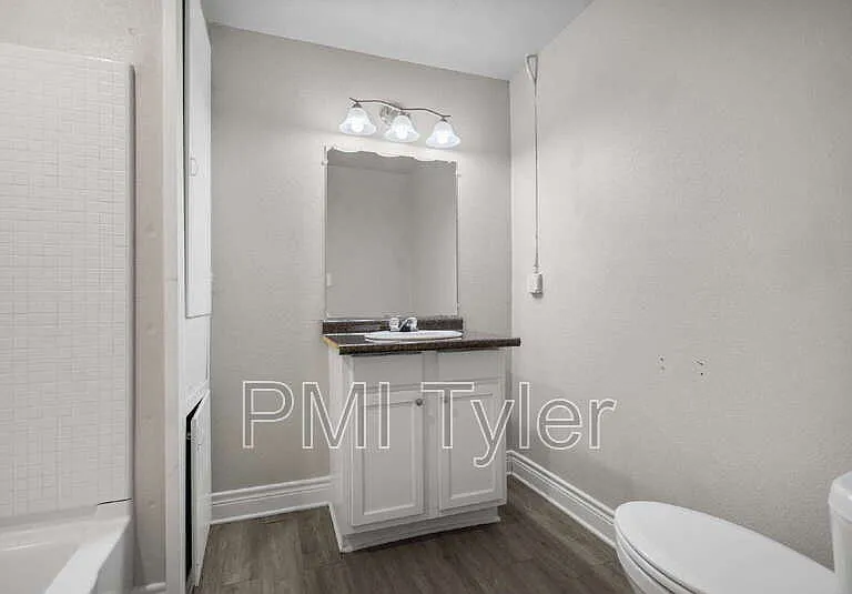 1806 W Oakwood St — Photo 11