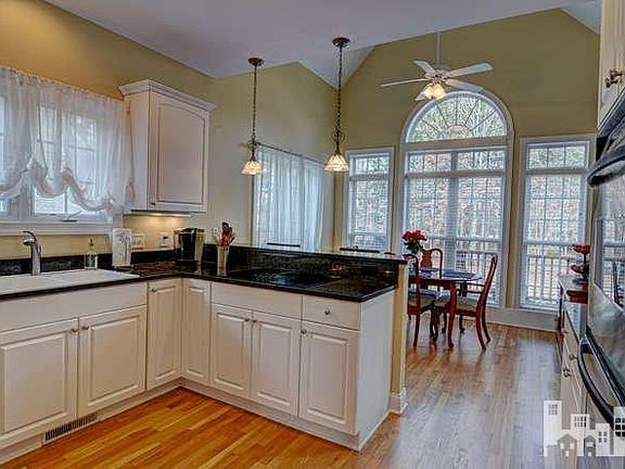 5th image of 1103 Magenta Court SE