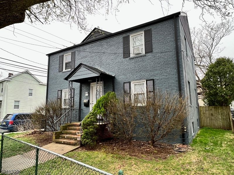 1st image of 209 William St