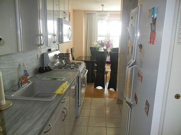 2nd image of 2940 W 5th St APT 4B