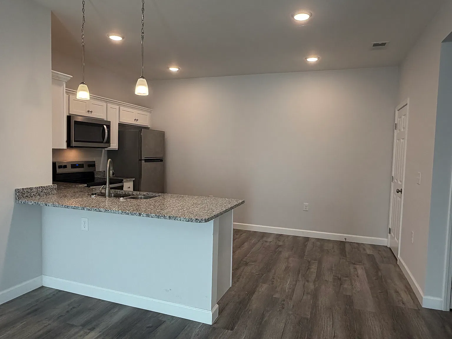 2 bed, $1,150 — Photo 2